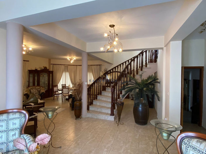 Image No.12-5 Bed House for sale