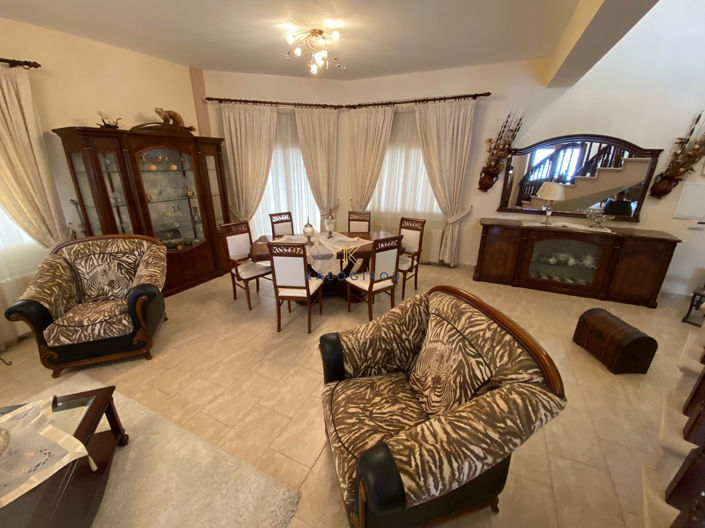 Image No.6-5 Bed House for sale