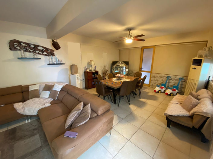 Image No.8-5 Bed House for sale