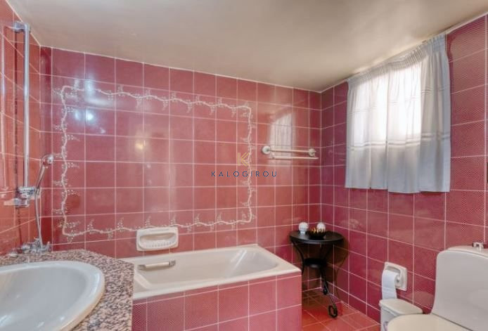 Image No.22-7 Bed House for sale