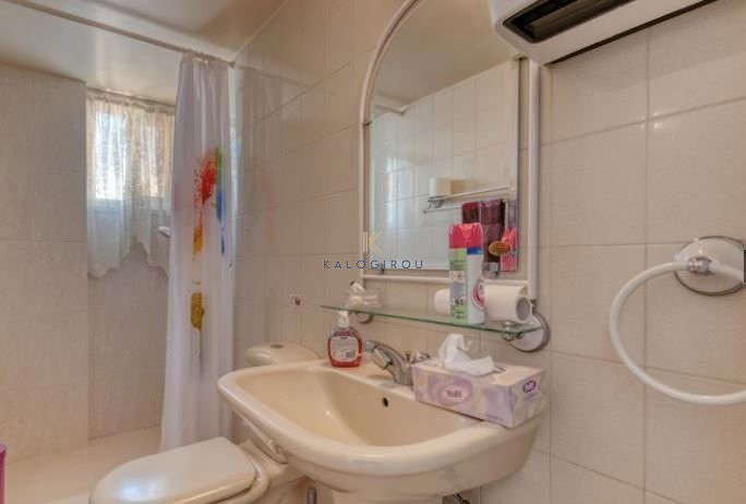 Image No.24-7 Bed House for sale