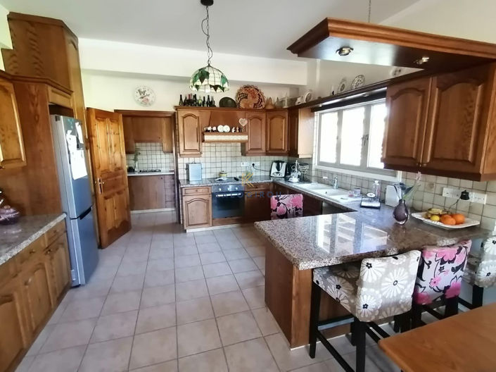 Image No.8-4 Bed House for sale