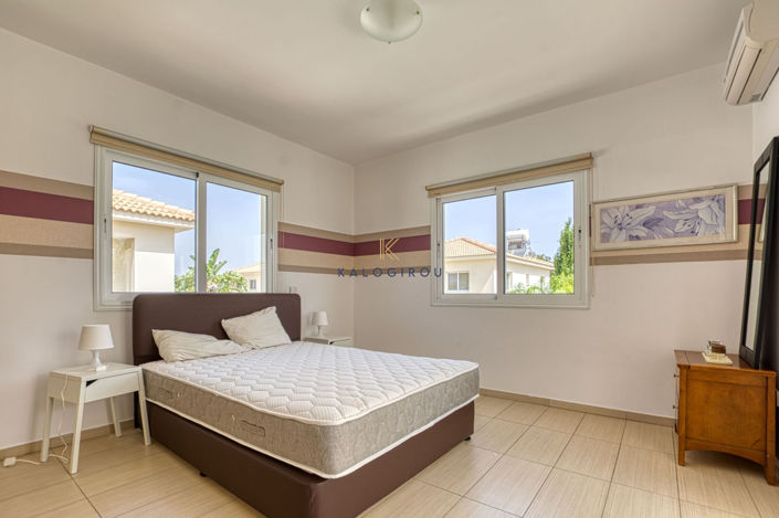 Image No.11-3 Bed House for sale