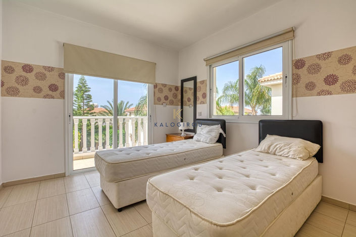 Image No.18-3 Bed House for sale