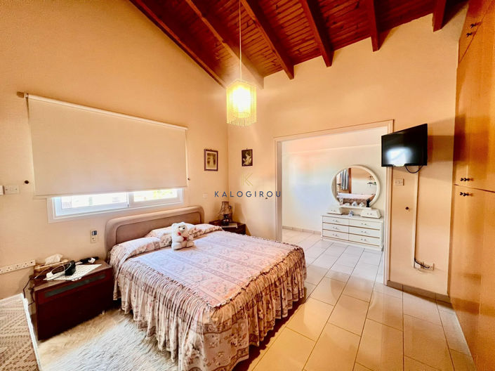 Image No.15-4 Bed House for sale