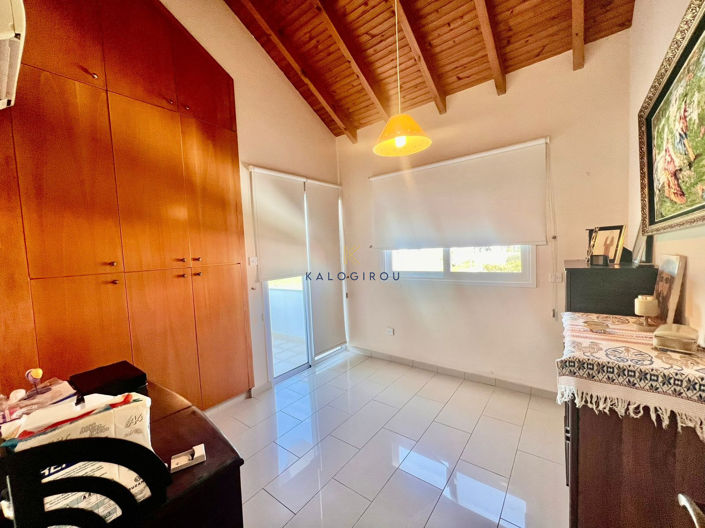 Image No.20-4 Bed House for sale