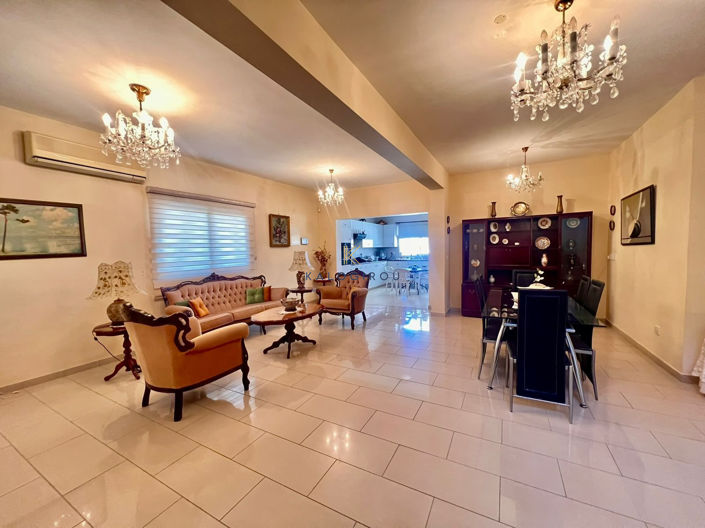 Image No.3-4 Bed House for sale