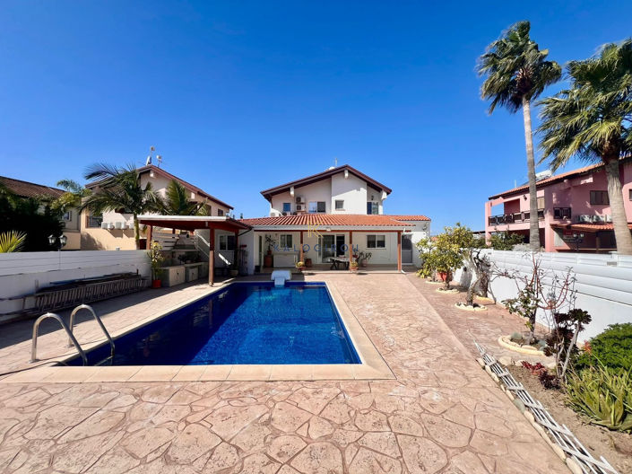 Image No.34-4 Bed House for sale