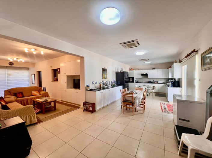 Image No.6-4 Bed House for sale