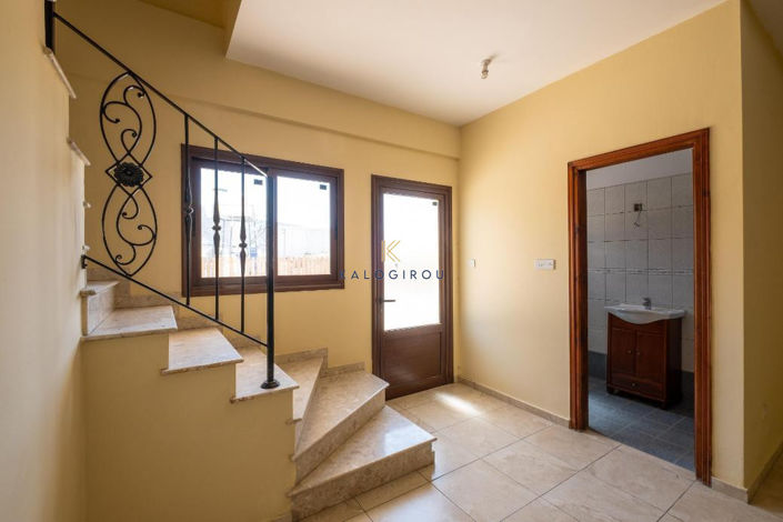 Image No.10-4 Bed House for sale