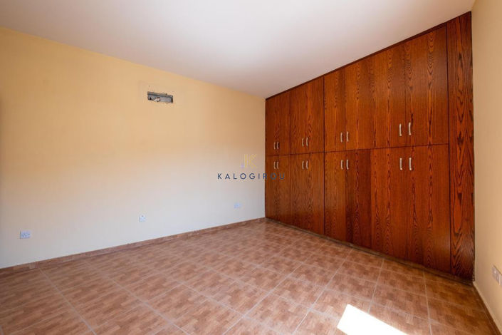 Image No.18-4 Bed House for sale