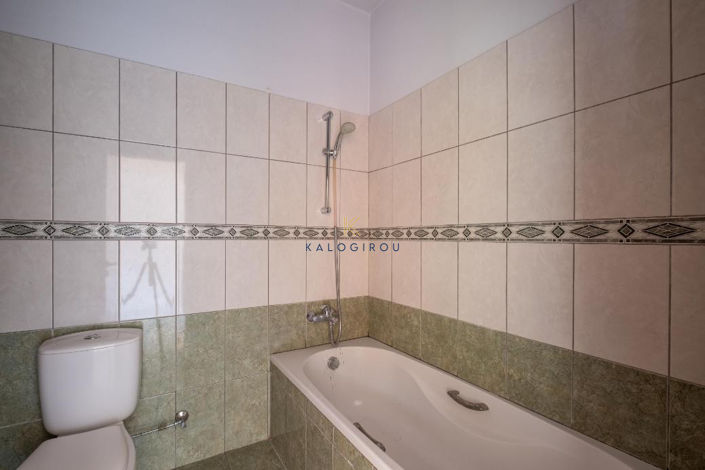 Image No.20-4 Bed House for sale