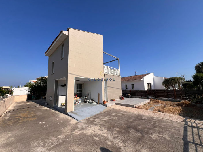 Image No.2-2 Bed House for sale