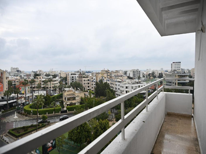 Image No.19-9 Bed Apartment for sale