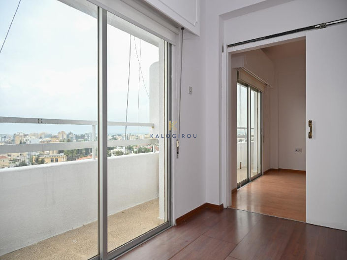 Image No.4-9 Bed Apartment for sale