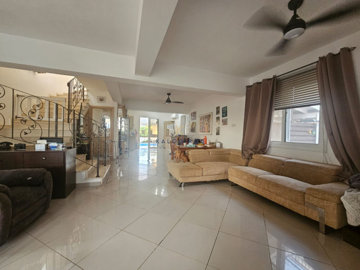 1 - Avgorou, House