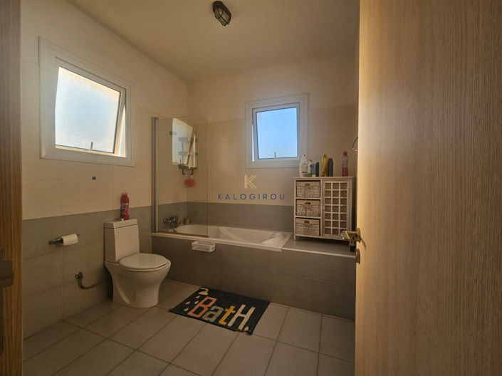 Image No.12-3 Bed House for sale