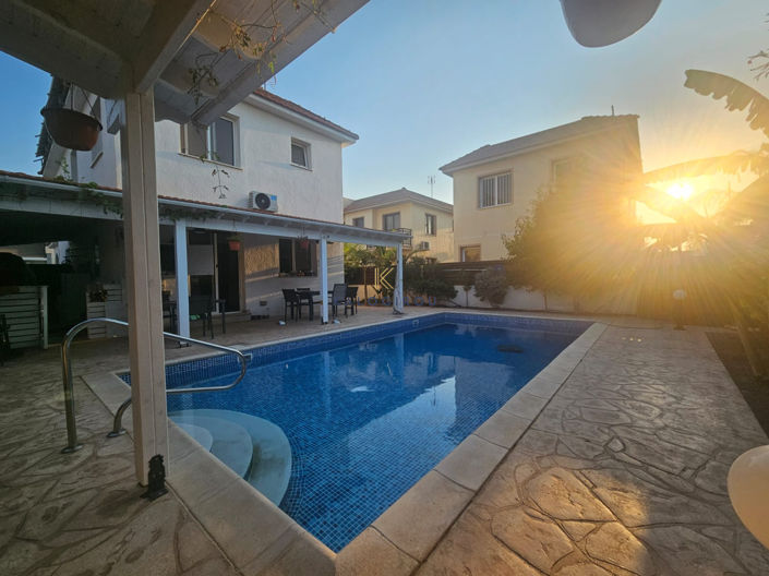 Image No.21-3 Bed House for sale
