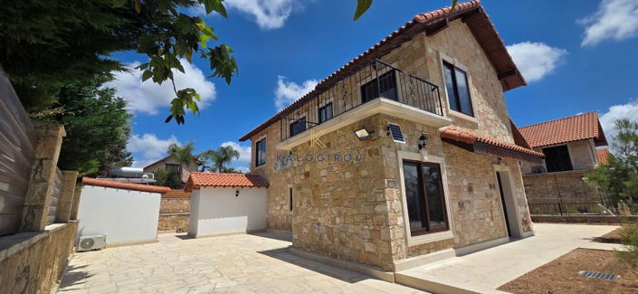 Image No.16-4 Bed House for sale