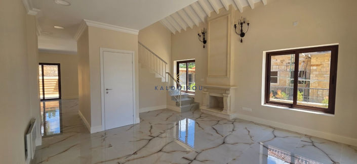 Image No.2-4 Bed House for sale