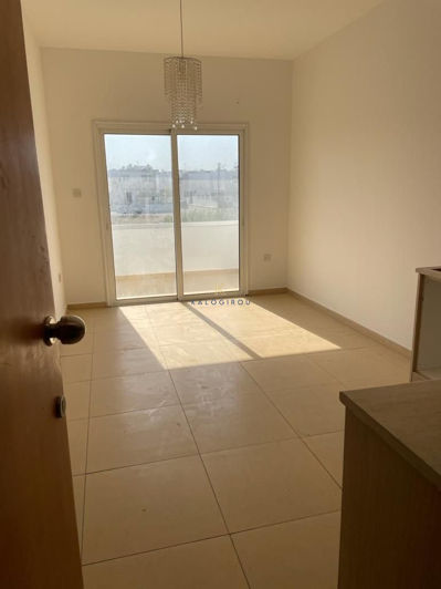 Image No.4-12 Bed Property for sale