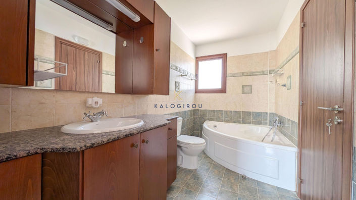 Image No.11-4 Bed House for sale