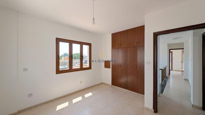 Image No.9-4 Bed House for sale
