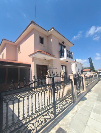 Image No.2-4 Bed House for sale