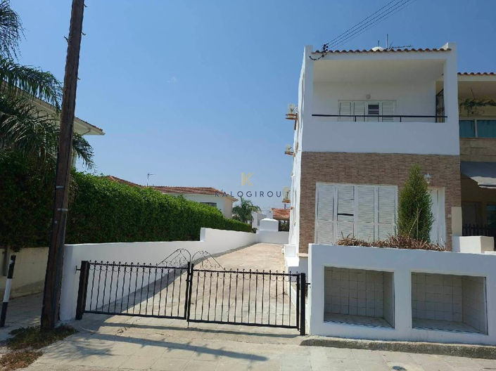 Image No.13-2 Bed House for sale