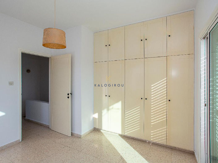 Image No.8-2 Bed House for sale