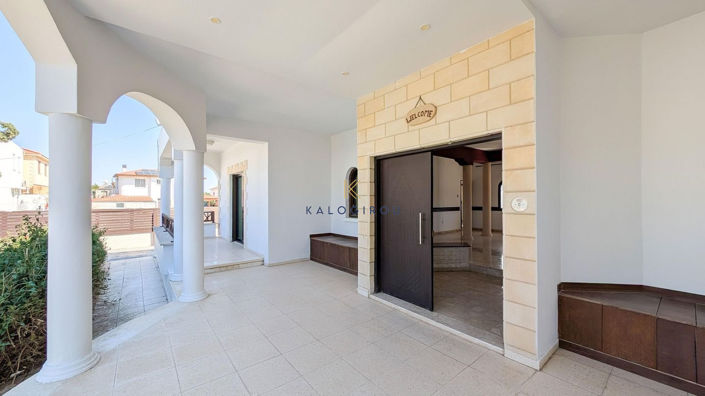 Image No.10-3 Bed House for sale