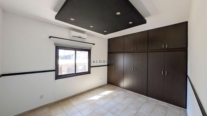 Image No.18-3 Bed House for sale