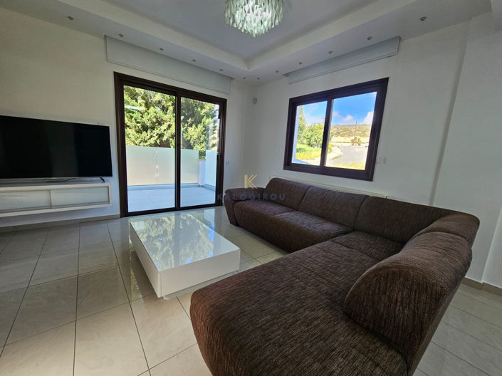 Image No.2-5 Bed House for sale