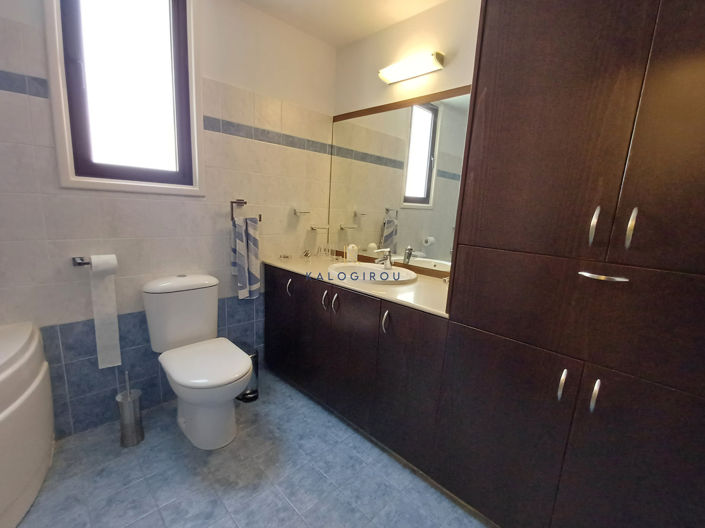 Image No.25-4 Bed House for sale