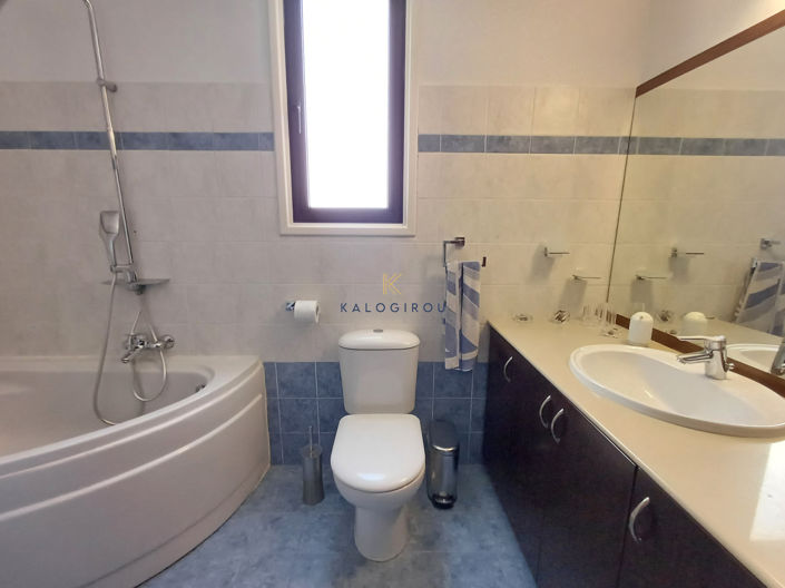 Image No.26-4 Bed House for sale