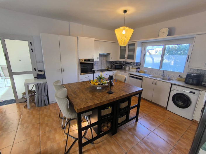 Image No.13-4 Bed House for sale