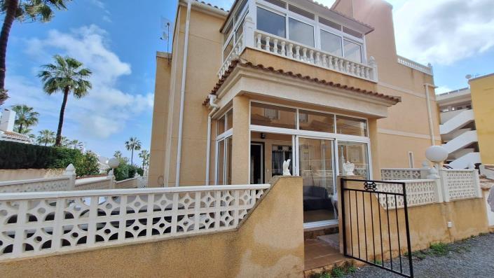 Image No.1-Chalet de 3 chambres à vendre à Orihuela Costa