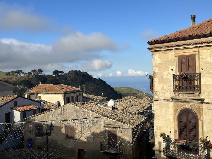 Image No.28-5 Bed Semi-Detached for sale