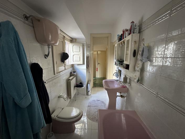 Image No.31-5 Bed Semi-Detached for sale