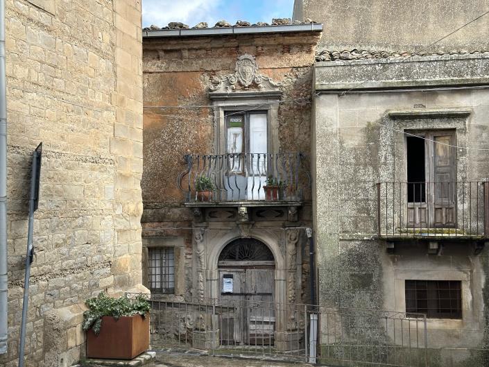 Image No.9-3 Bed Property for sale