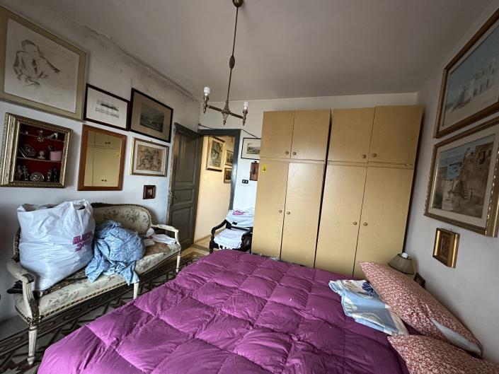 Image No.17-3 Bed Property for sale