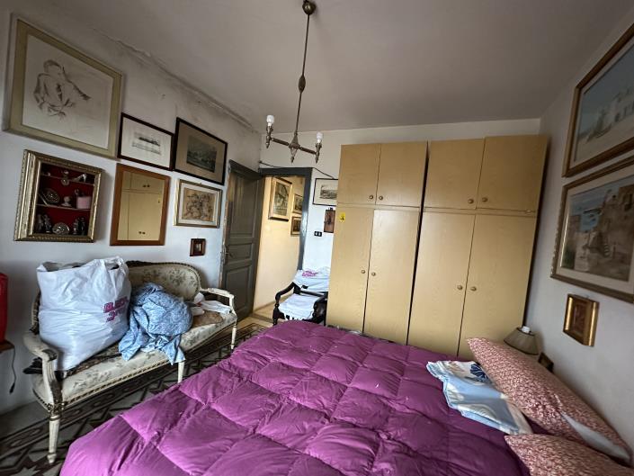 Image No.18-3 Bed Property for sale