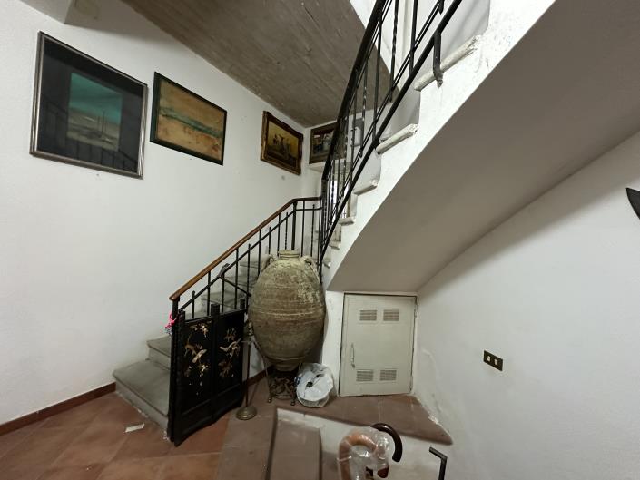 Image No.27-3 Bed Property for sale