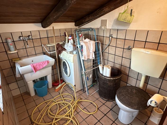 Image No.28-6 Bed Semi-Detached for sale