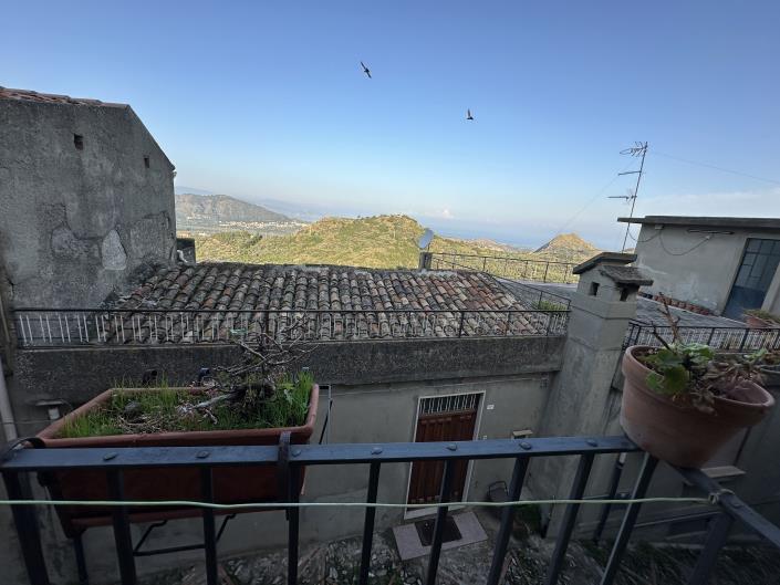 Image No.17-6 Bed Semi-Detached for sale