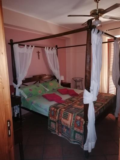 Image No.8-6 Bed Semi-Detached for sale