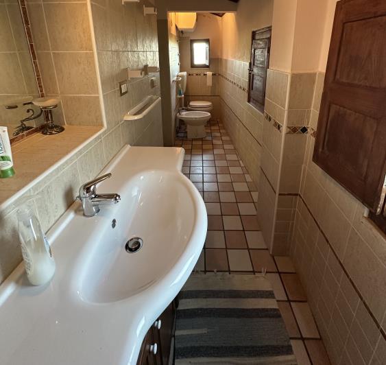 Image No.11-6 Bed Semi-Detached for sale