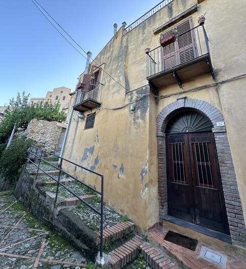 Image No.6-6 Bed Semi-Detached for sale