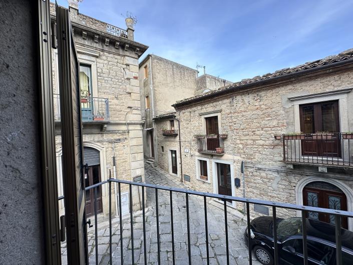 Image No.4-2 Bed Semi-Detached for sale