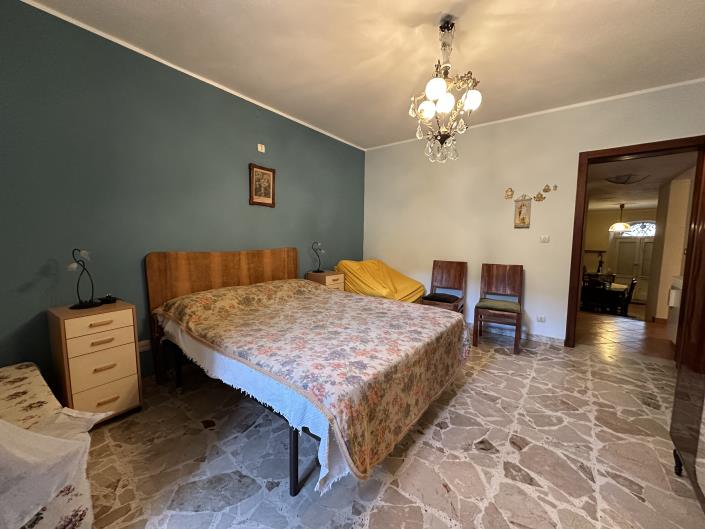 Image No.18-2 Bed Semi-Detached for sale